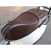Croco Vespa Primavera zadel chocolate brown