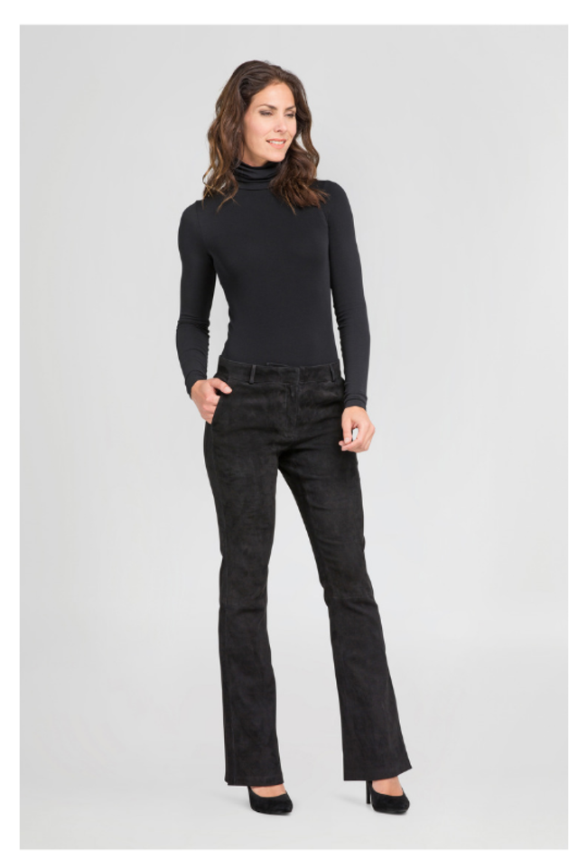 ZINGA Leather Discover Model Flo: handcrafted leather bootcut trousers made from soft, flexible stretch lamb leather. Featuring a feminine fit, luxurious finish and timeless style. Explore the collection.