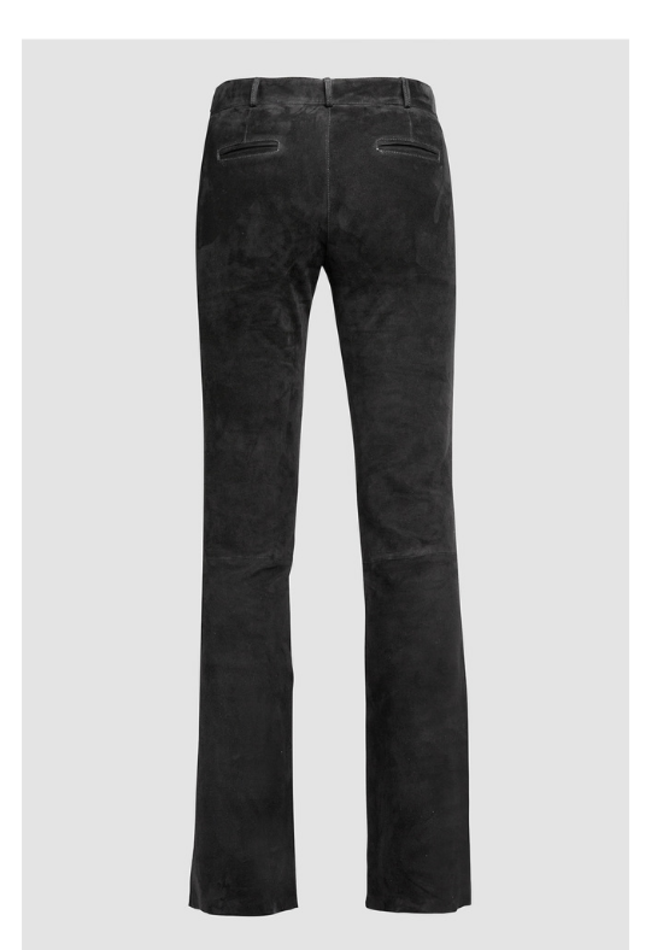 ZINGA Leather Discover Model Flo: handcrafted leather bootcut trousers made from soft, flexible stretch lamb leather. Featuring a feminine fit, luxurious finish and timeless style. Explore the collection.