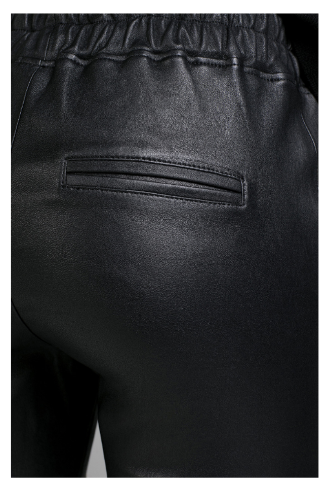 ZINGA Leather Noah: handcrafted leather boyfriend trousers made from soft, flexible stretch lamb leather.