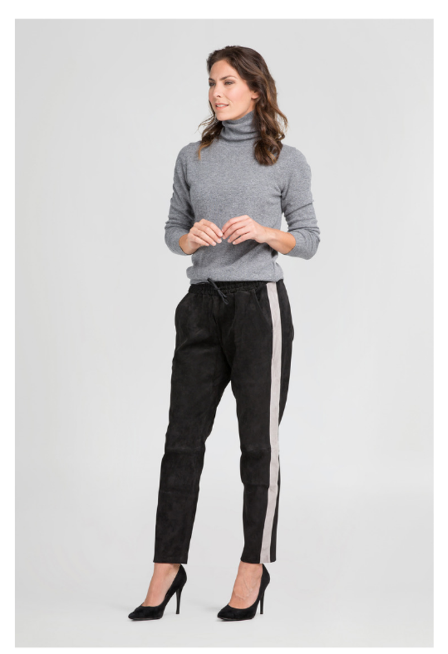 ZINGA Leather Zwarte Stretch-Suède Boyfriend Broek NOAH met Galonstreep