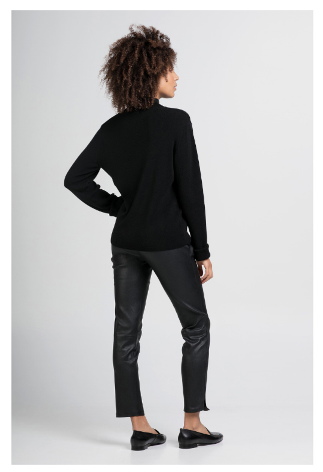 ZINGA Leather Maak kennis met model Noah: de ultieme leren boyfriend broek voor dames. Gemaakt van zacht stretchleer met een relaxte baggy pasvorm.