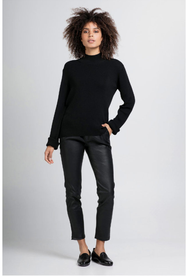 ZINGA Leather Noah: handcrafted leather boyfriend trousers made from soft, flexible stretch lamb leather.