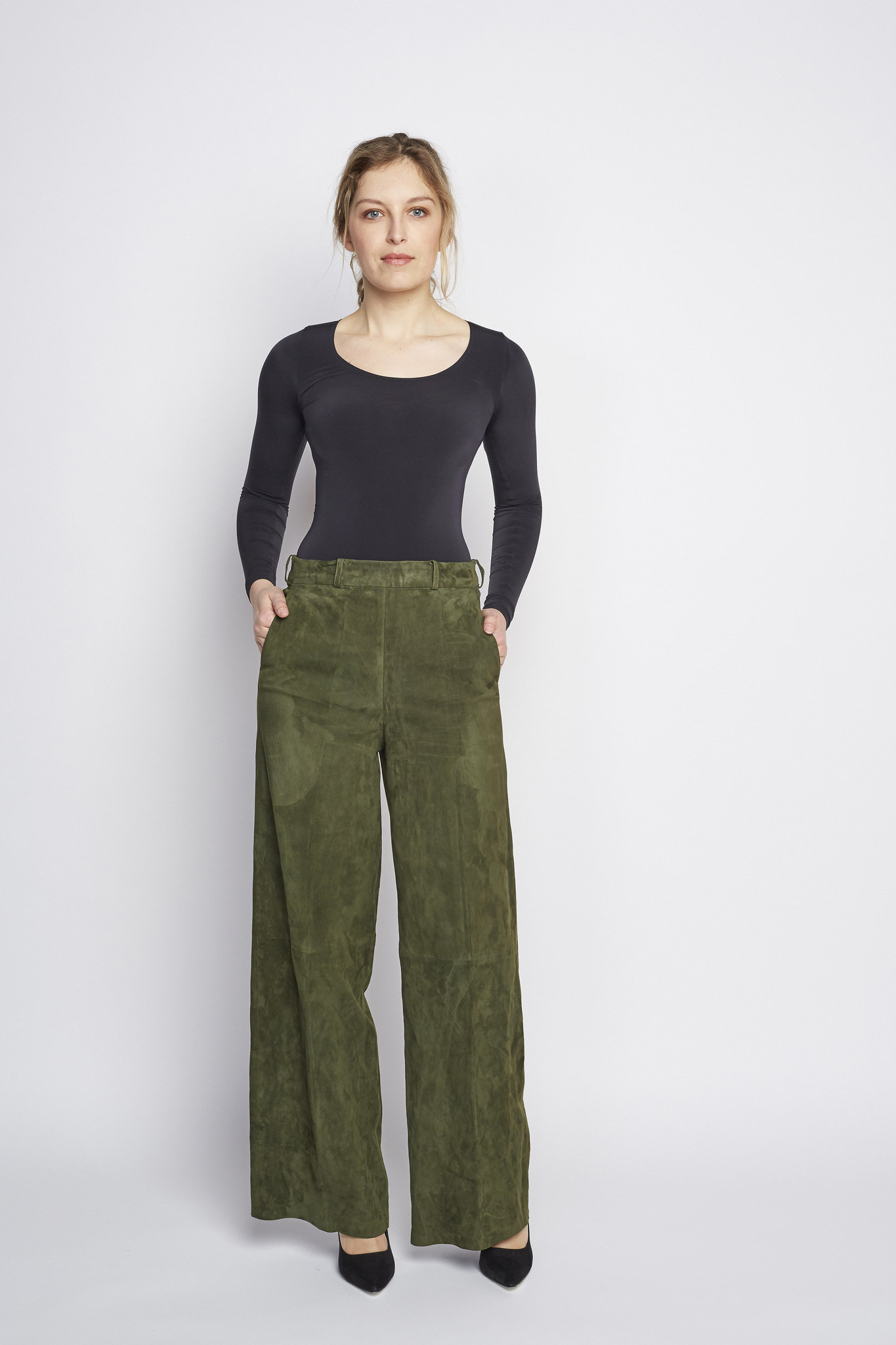 twintig invoeren ergens bij betrokken zijn Dames stretch velours broek in groen | Zinga Leather - ZINGA Leather