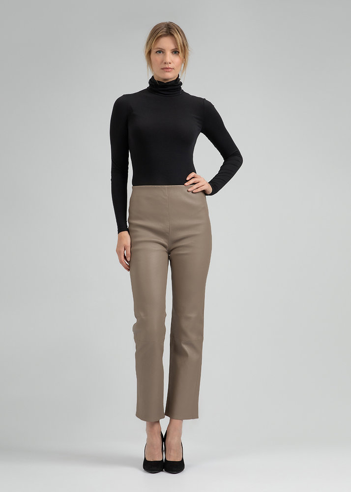 ZINGA Leather Damen-Lederhose Cropped Straight Leg Taupe| LINA 6654 ZINGA Leather Damen-Lederhose Cropped Straight Leg Taupe| LINA 6654