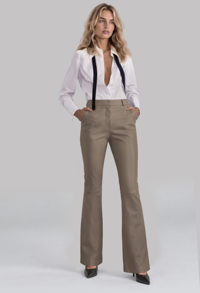 ZINGA Leather ZINGA Leather style FLO Mid-Rise Stretch Leer Slim Flare in kleur Taupe