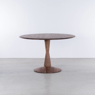 Sav & Økse Volante round table Walnut