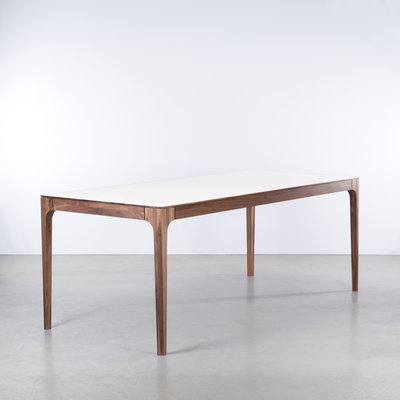 Sav & Økse Rikke Table White Fenix Top - Walnut Legs