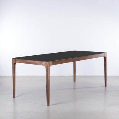 Sav & Økse Rikke Table Black Fenix Top - Walnut Legs