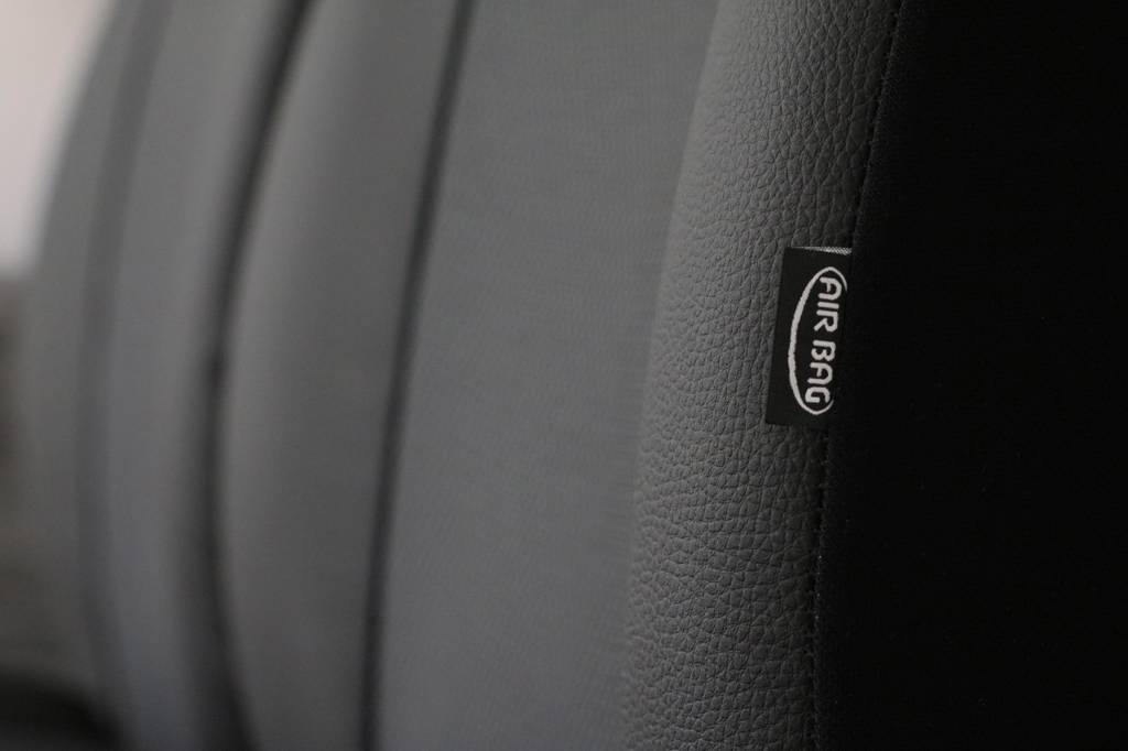 Universal Royal Sitzbezug aus ECO Leder Stoff - Maluch Premium Autozubehör