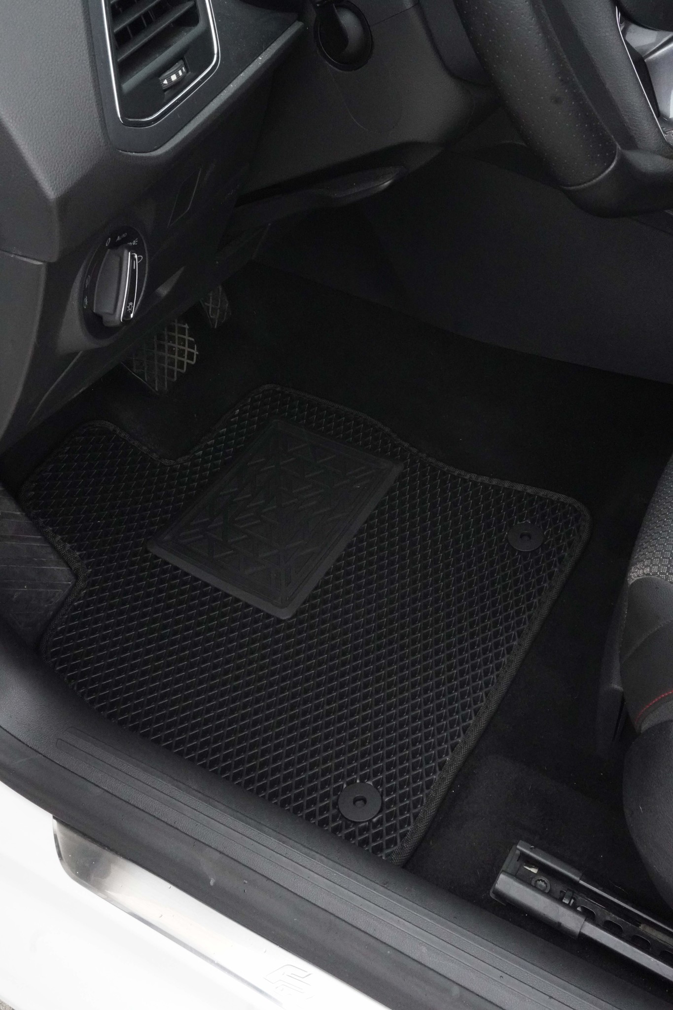 Element 3D Passgenaue Gummimatten für Audi A4 B8 - Maluch Premium  Autozubehör