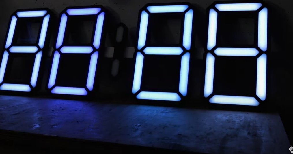  Over 200 LEDS for this HUGE CLOCK!