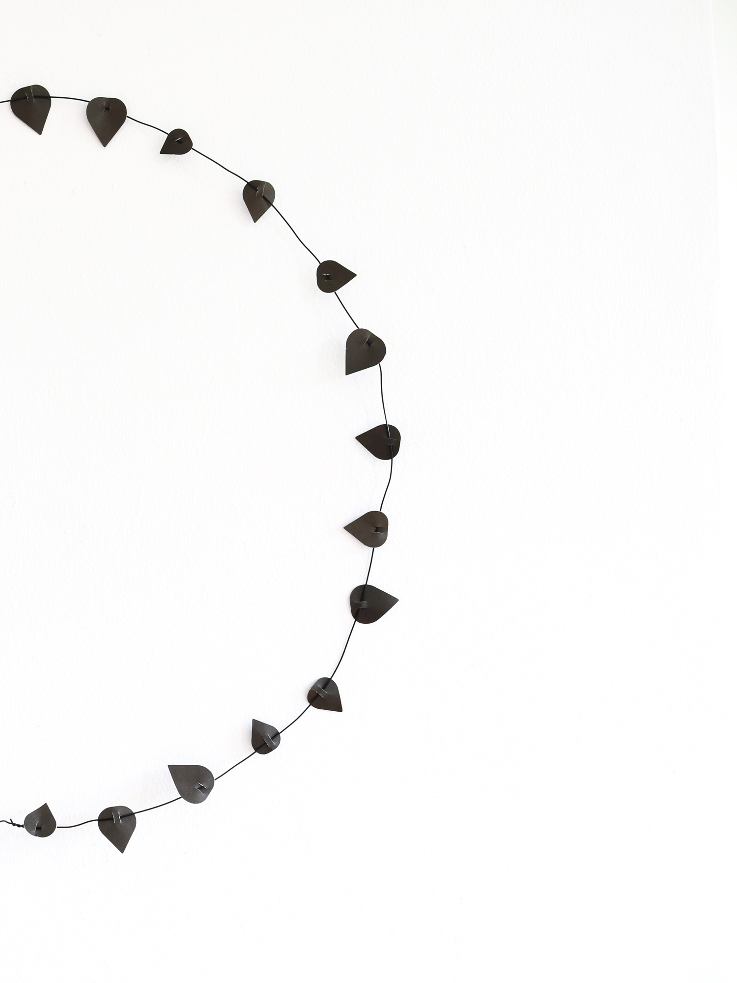 twig leaves - black | DIY set met 57 zwarte papieren blaadjes en hobbydraad