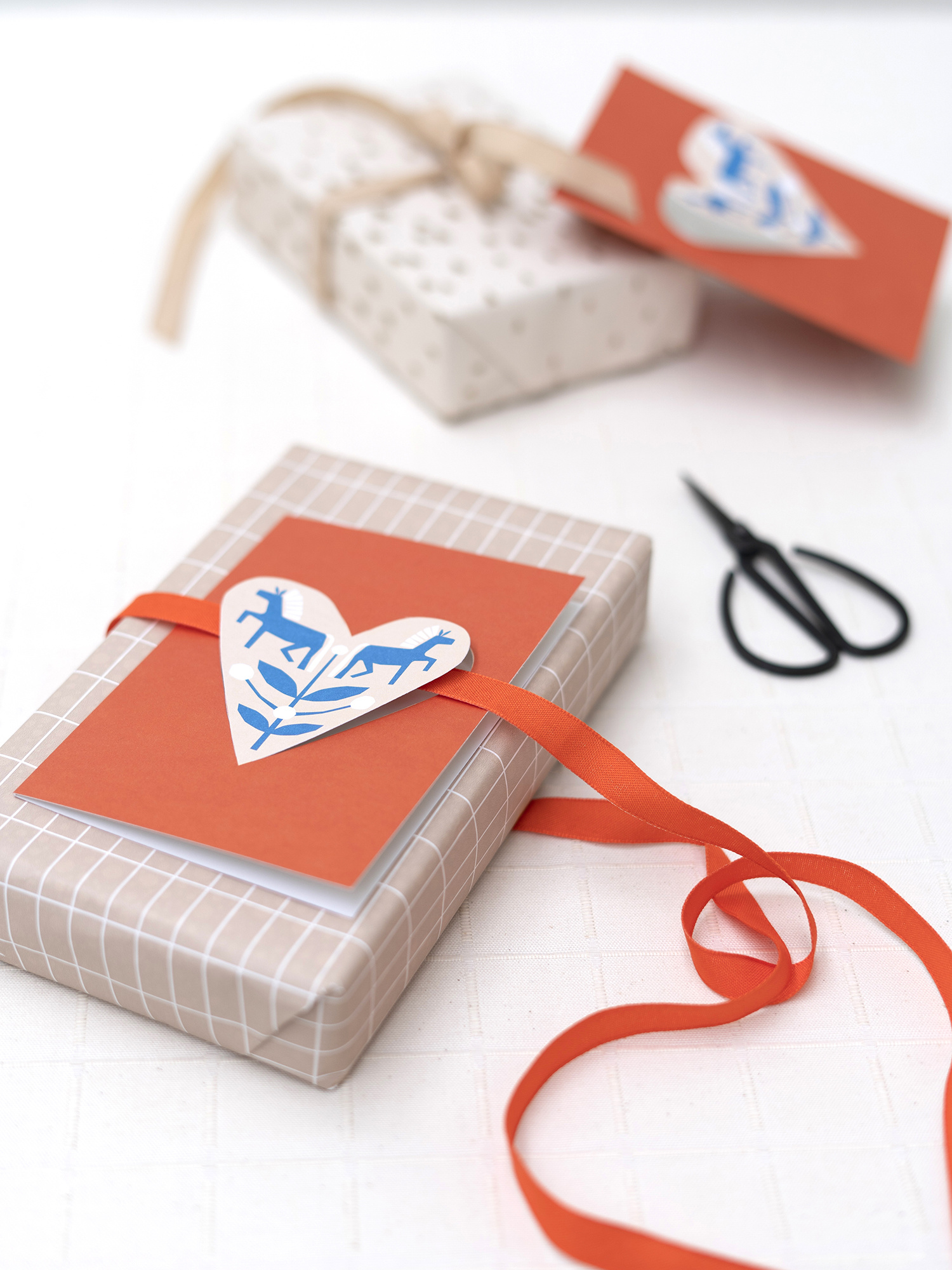 HEART card horses - red