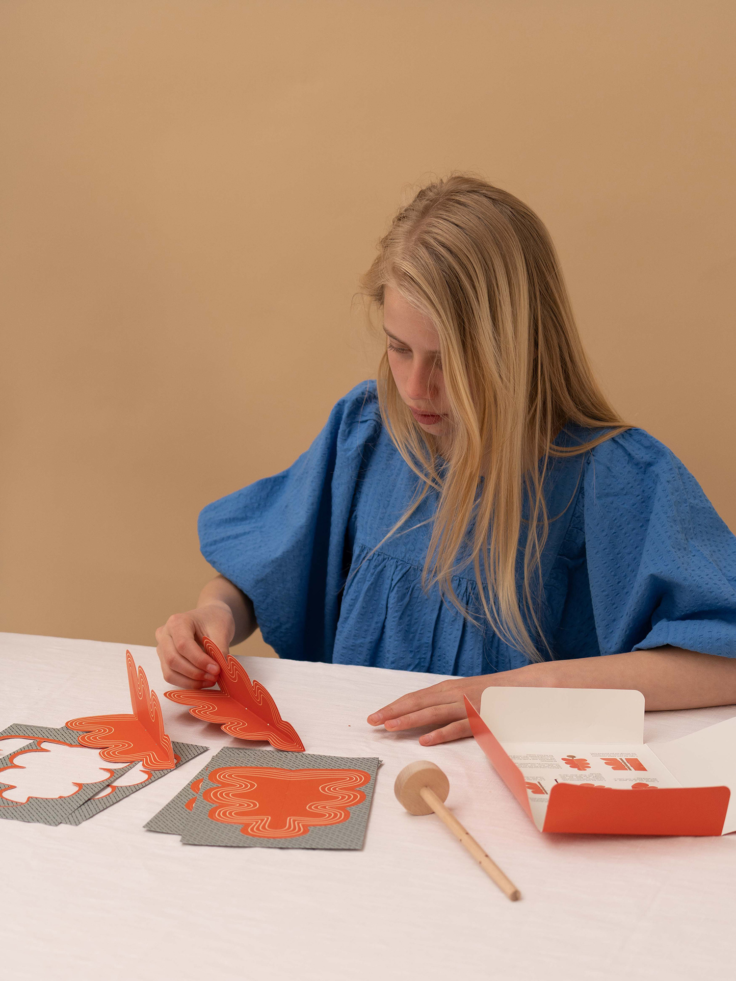 OAK tree - red  | eikenboompje van papier met houten stam, DIY set