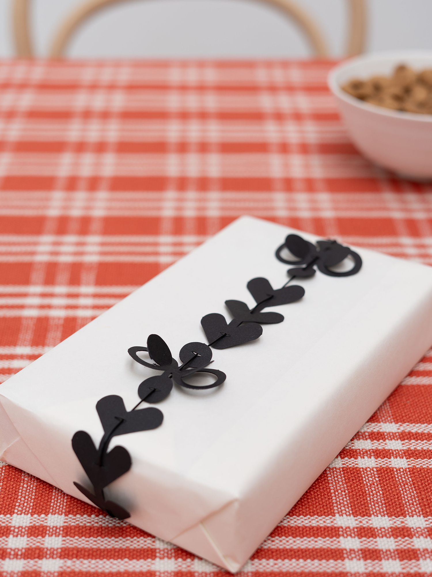 FOLK ornaments - black