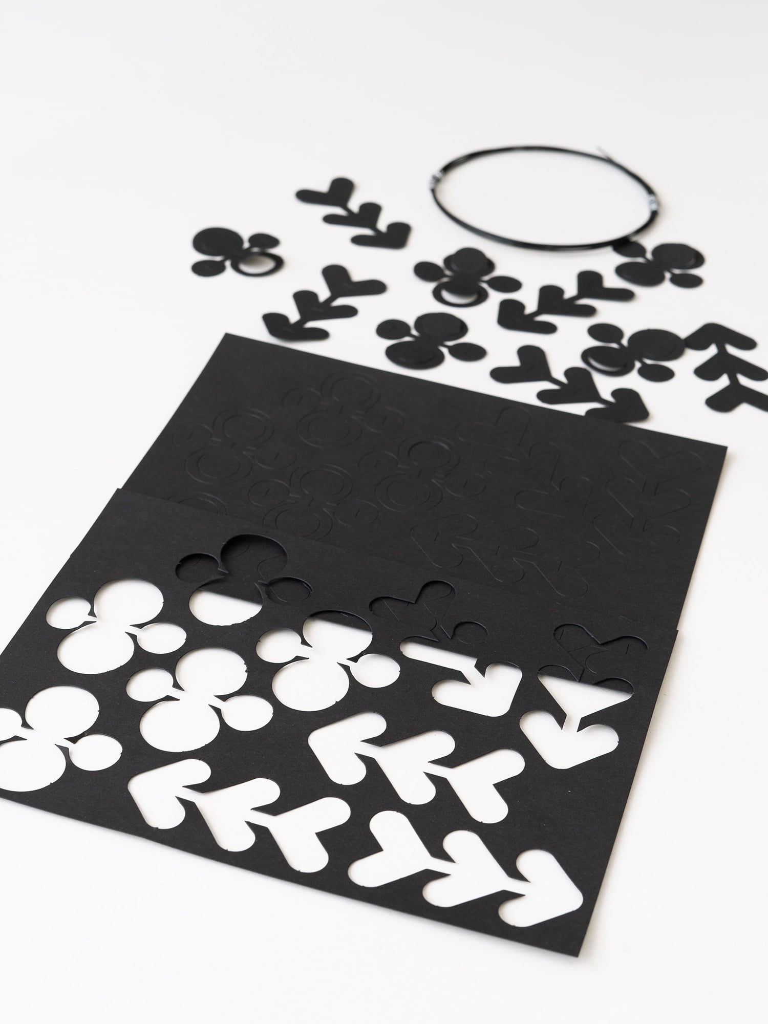FOLK black | DIY set met 20 zwarte papieren ornamenten