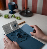 MAGIC flower antique | papieren bloem die zich opent op water