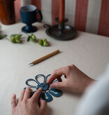 MAGIC flower antique | papieren bloem die zich opent op water