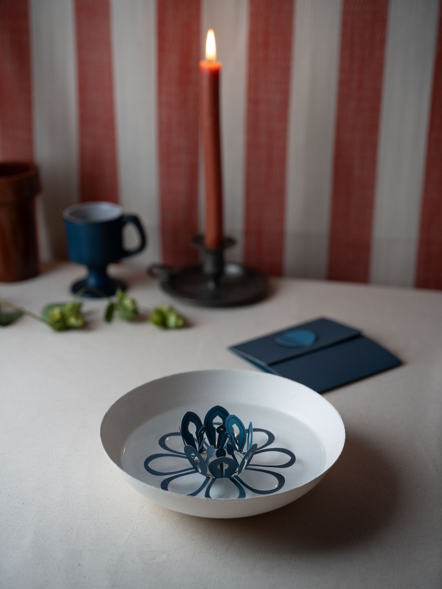 MAGIC flower antique | papieren bloem die zich opent op water