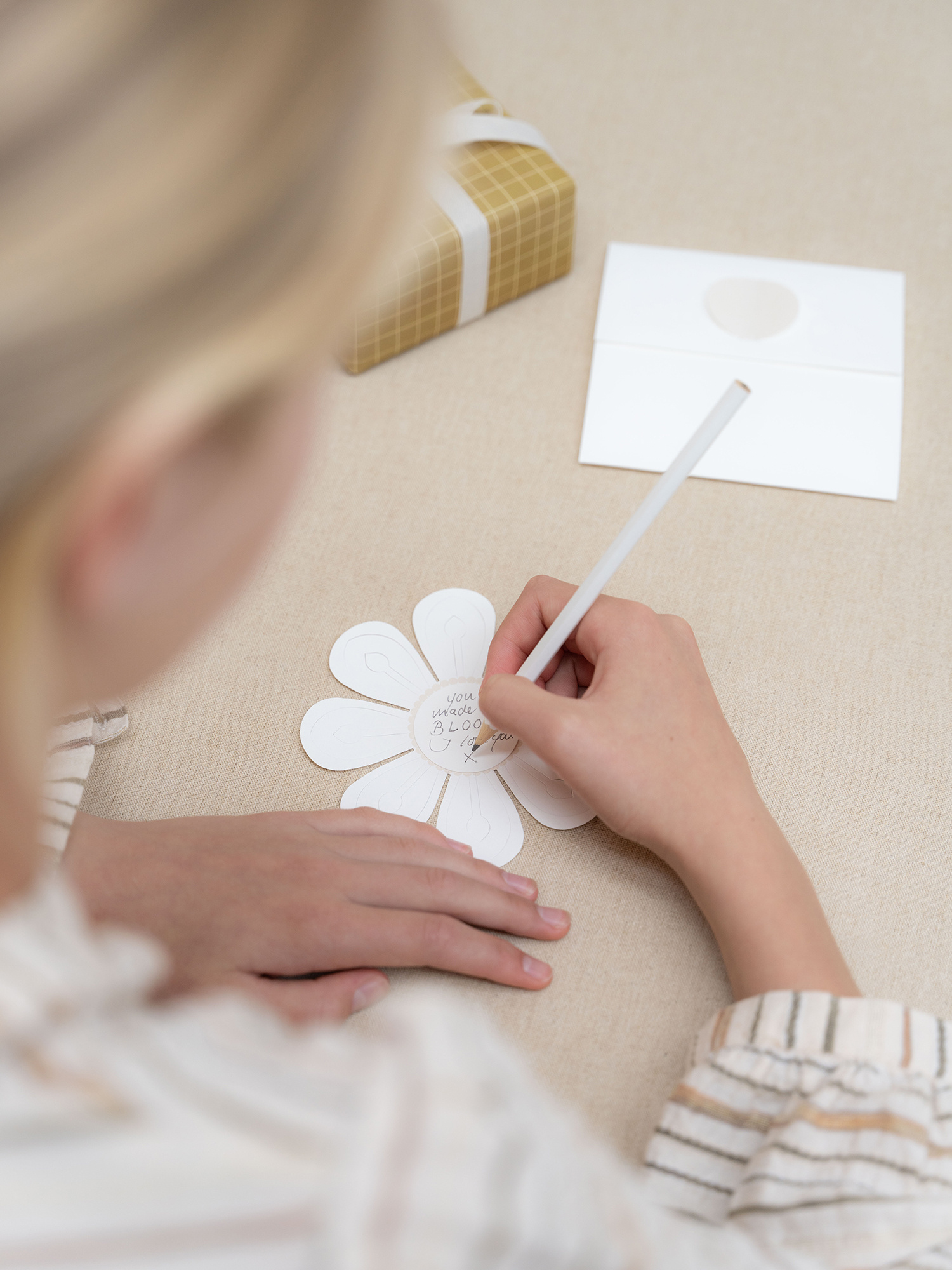 MAGIC flower white | papieren bloem die zich opent op water