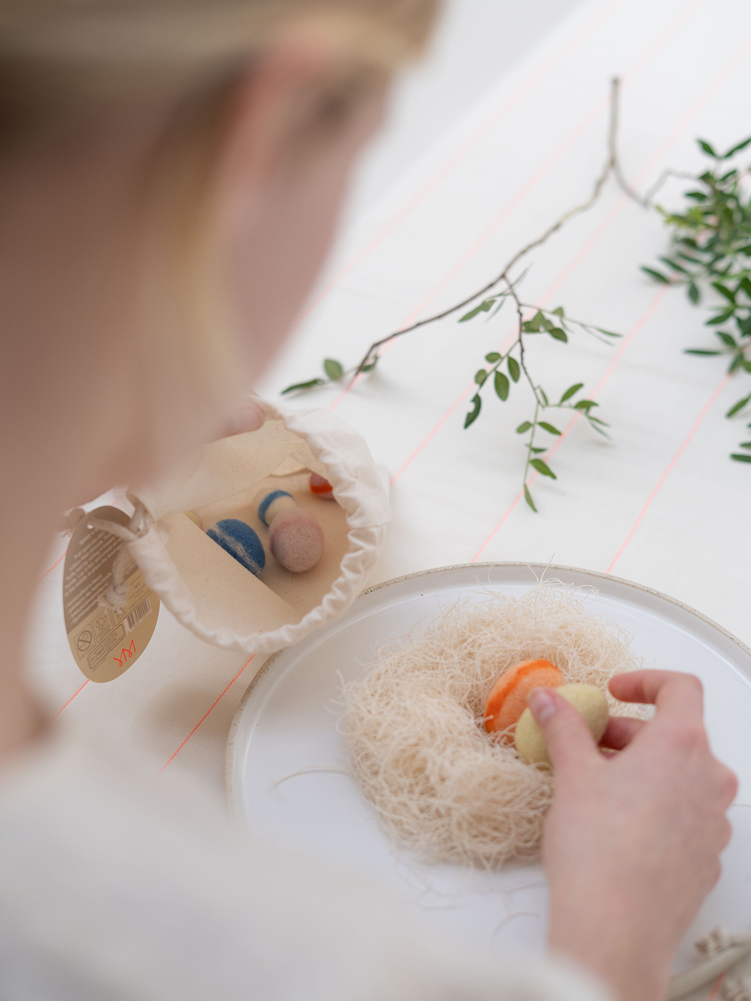 NEST wool eggs pastel | 7 handgemaakte wollen eitjes met nestmateriaal