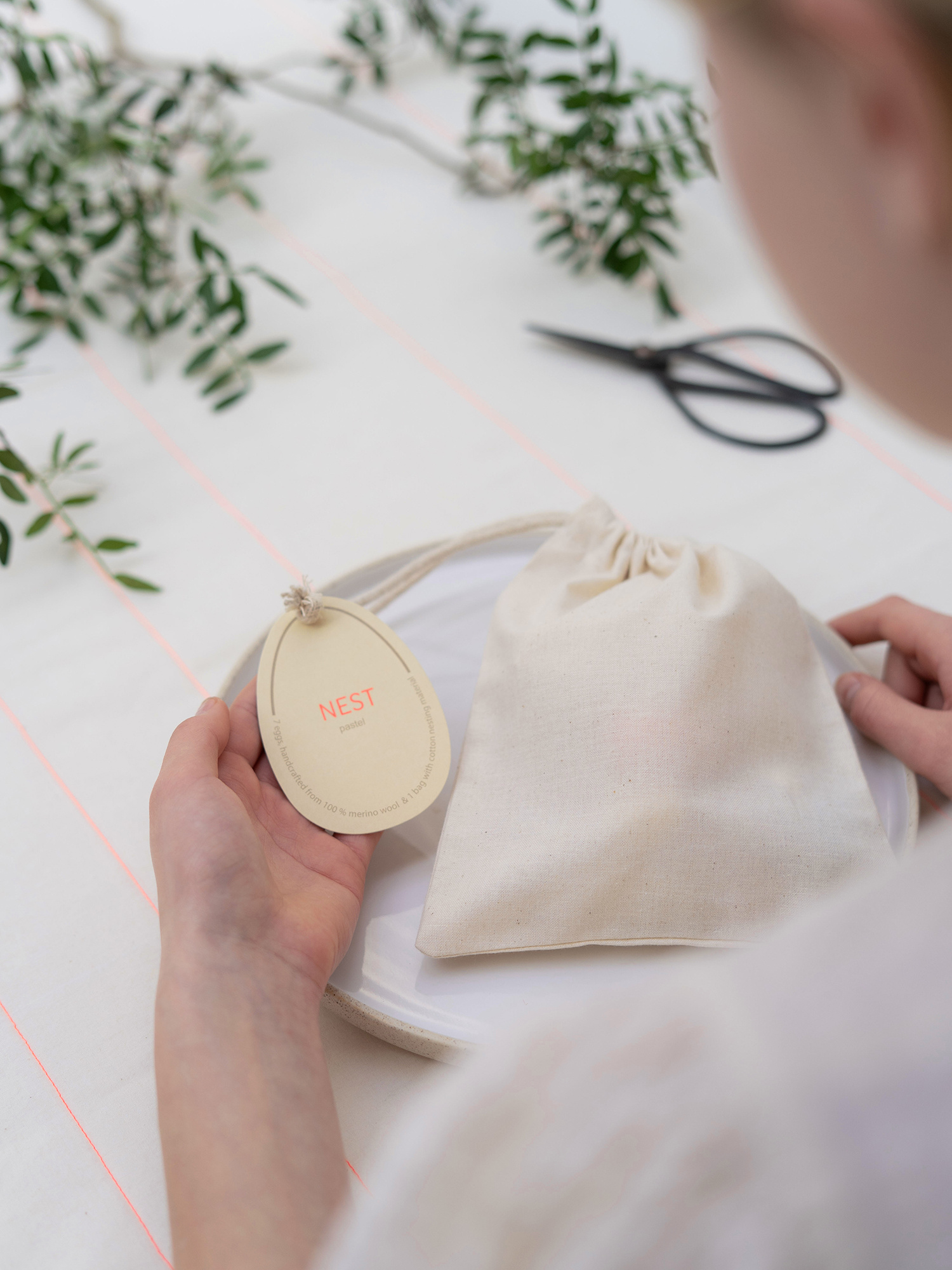 NEST wool eggs pastel | 7 handgemaakte wollen eitjes met nestmateriaal
