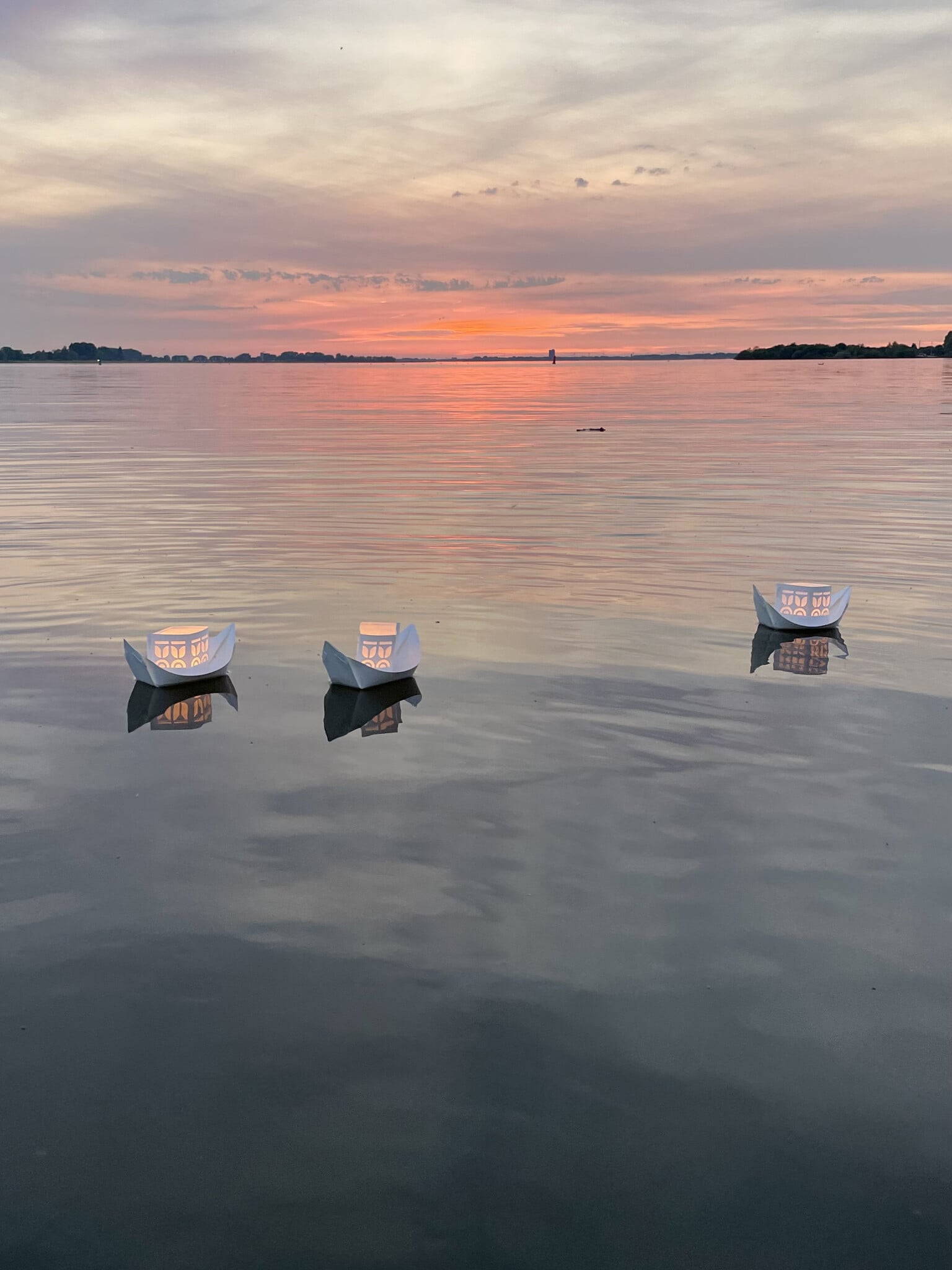 FLOAT - 3 lightboats