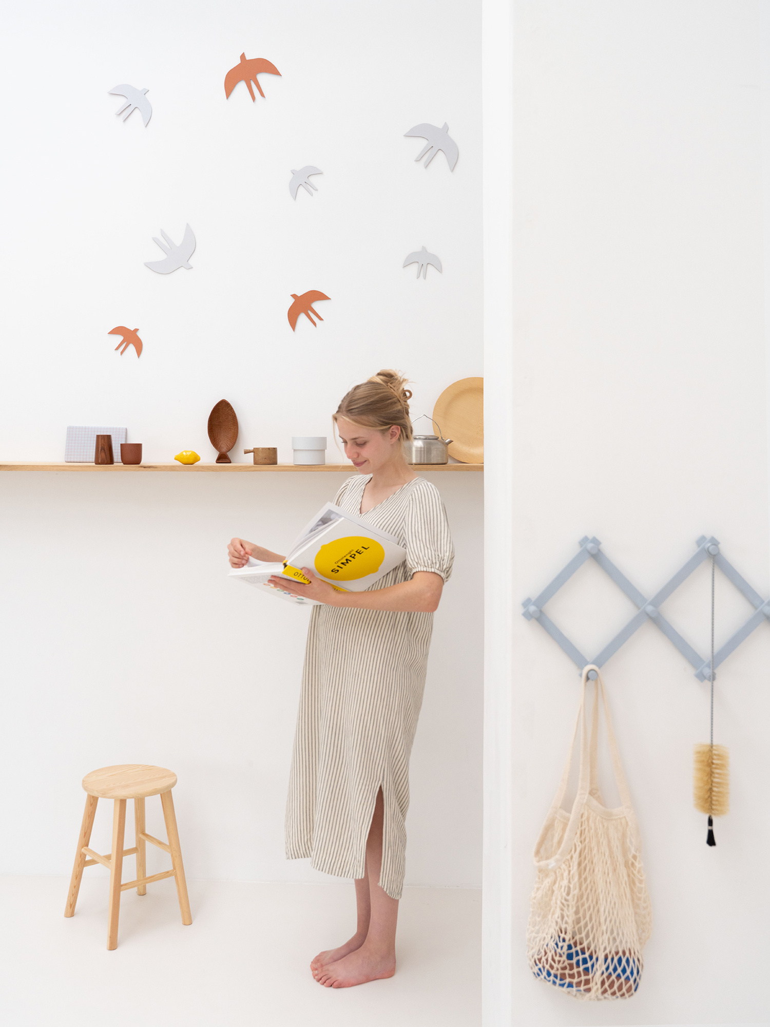 SVERM wall birds - natural | 3 kartonnen muurzwaluwen met aan 2 kanten kleur