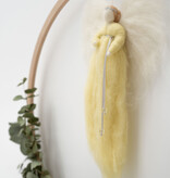 IRINI pale yellow | handgemaakte wollen engel in geschenkdoos