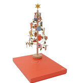Jurianne Matter ADVENT tree - houten boompje als Adventkalender met voor elke dag van december een ornamentje van dik papier.