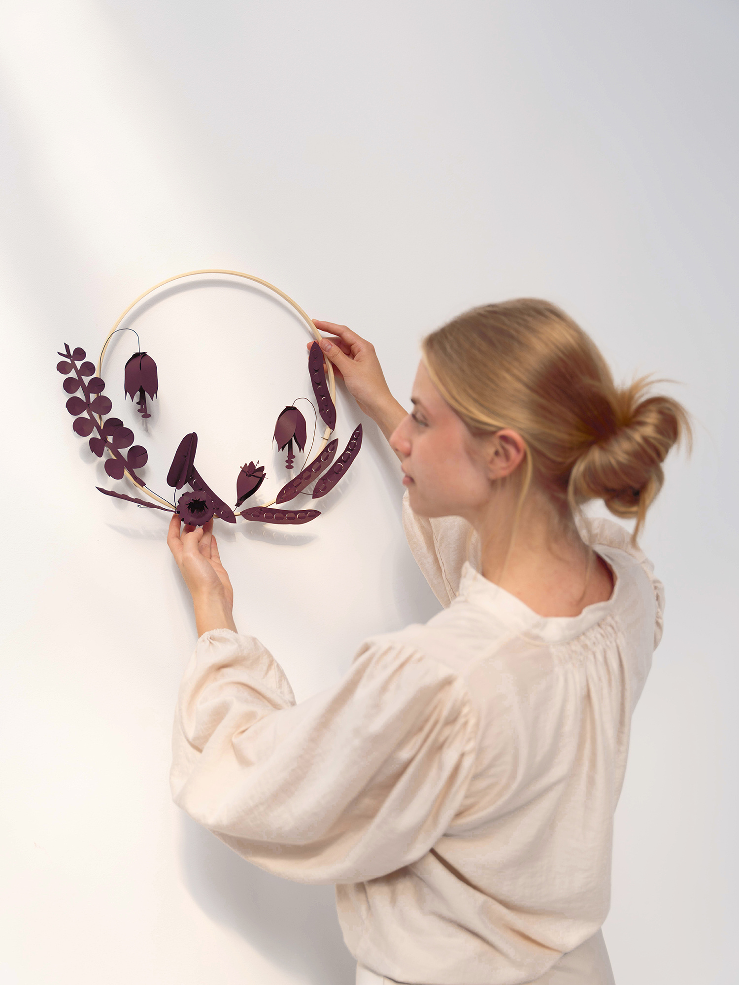 DIY set met 8 bordeauxrode papieren bloemen