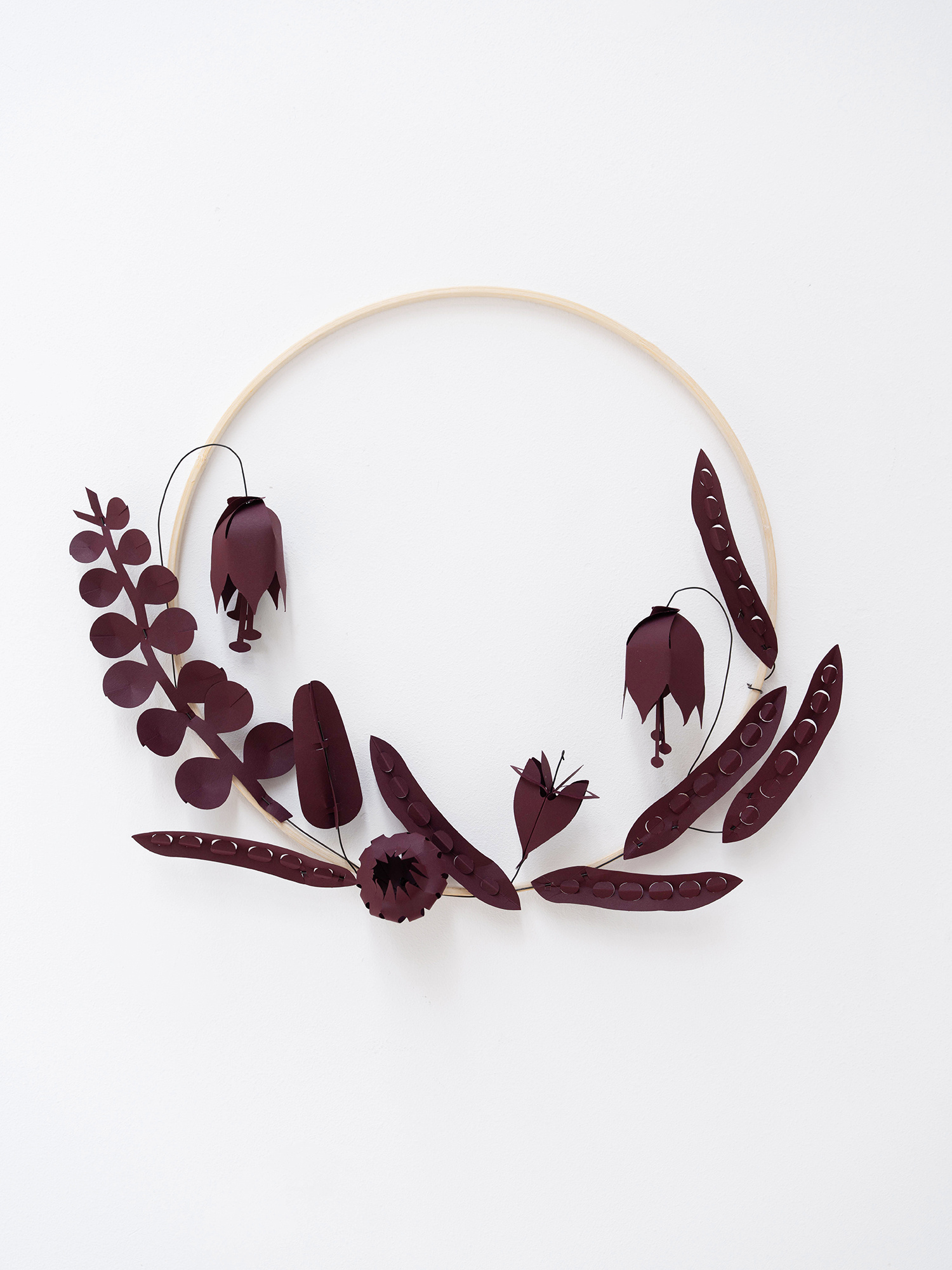 DIY set met 8 bordeauxrode papieren bloemen