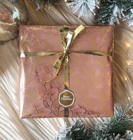 Kerst Cadeaupapier - Pink Leaves (Opgelet, door drukte neemt inpakken een dag langer in beslag.)