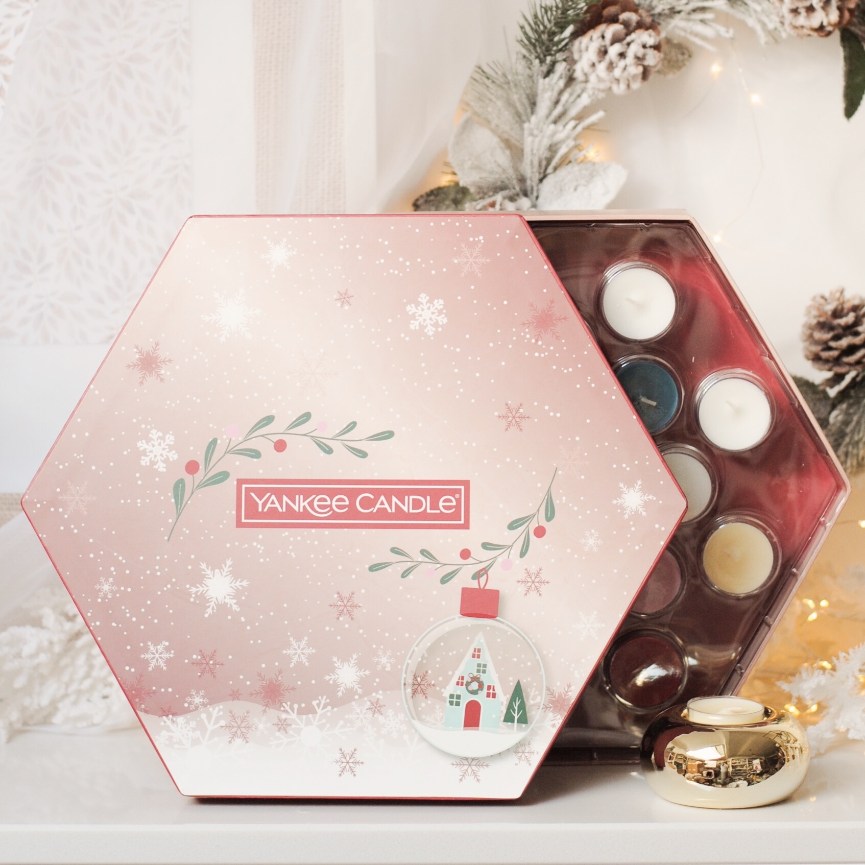 Yankee Candle 18 Tealight & 1 Holder Giftset Beauty & Bobs