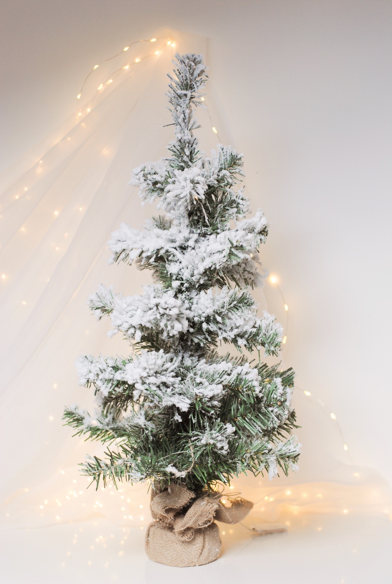 SNOWY CHRISTMAS TREE (60cm) WITH LIGHT Beauty & Bobs