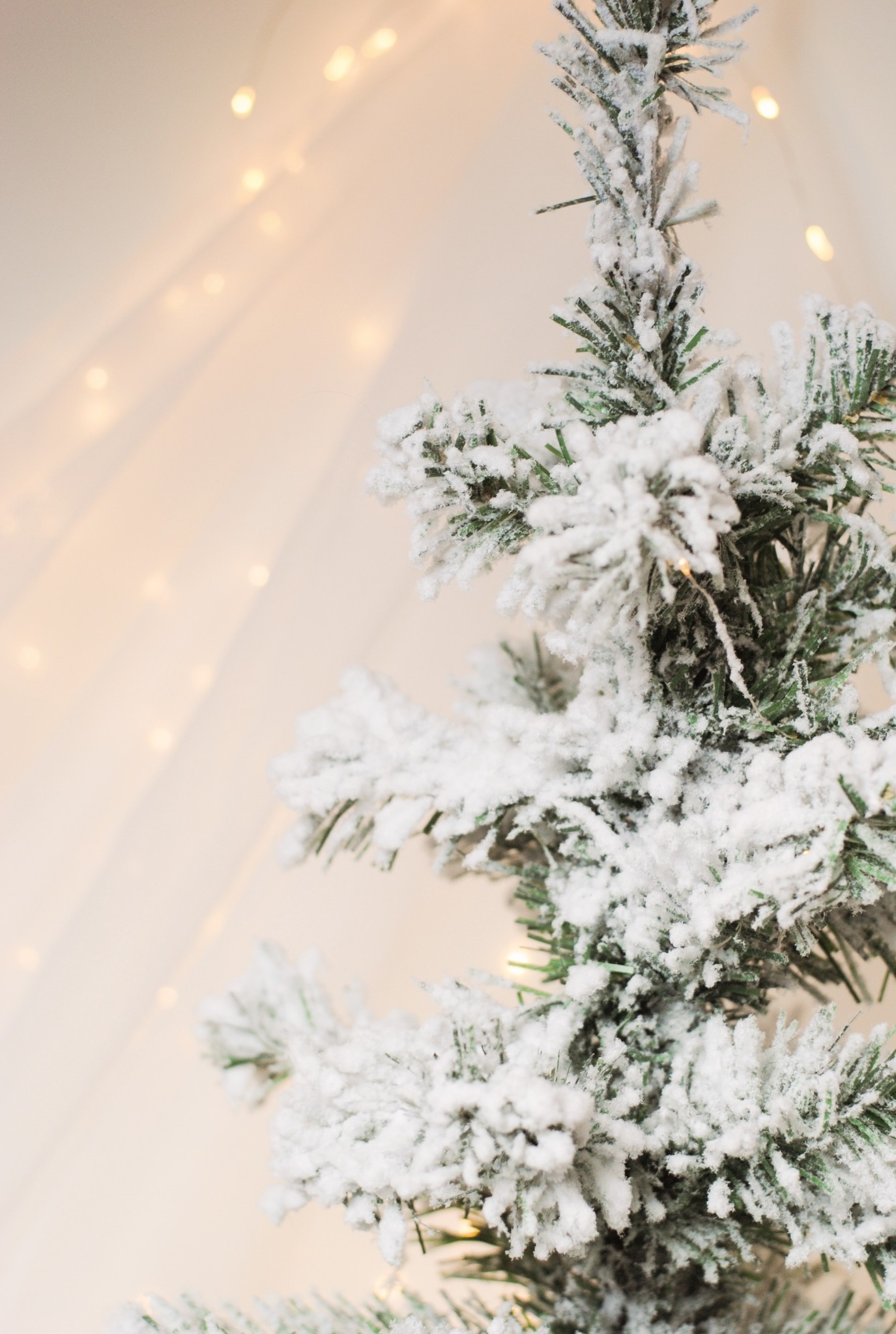 SNOWY CHRISTMAS TREE (60cm) WITH LIGHT