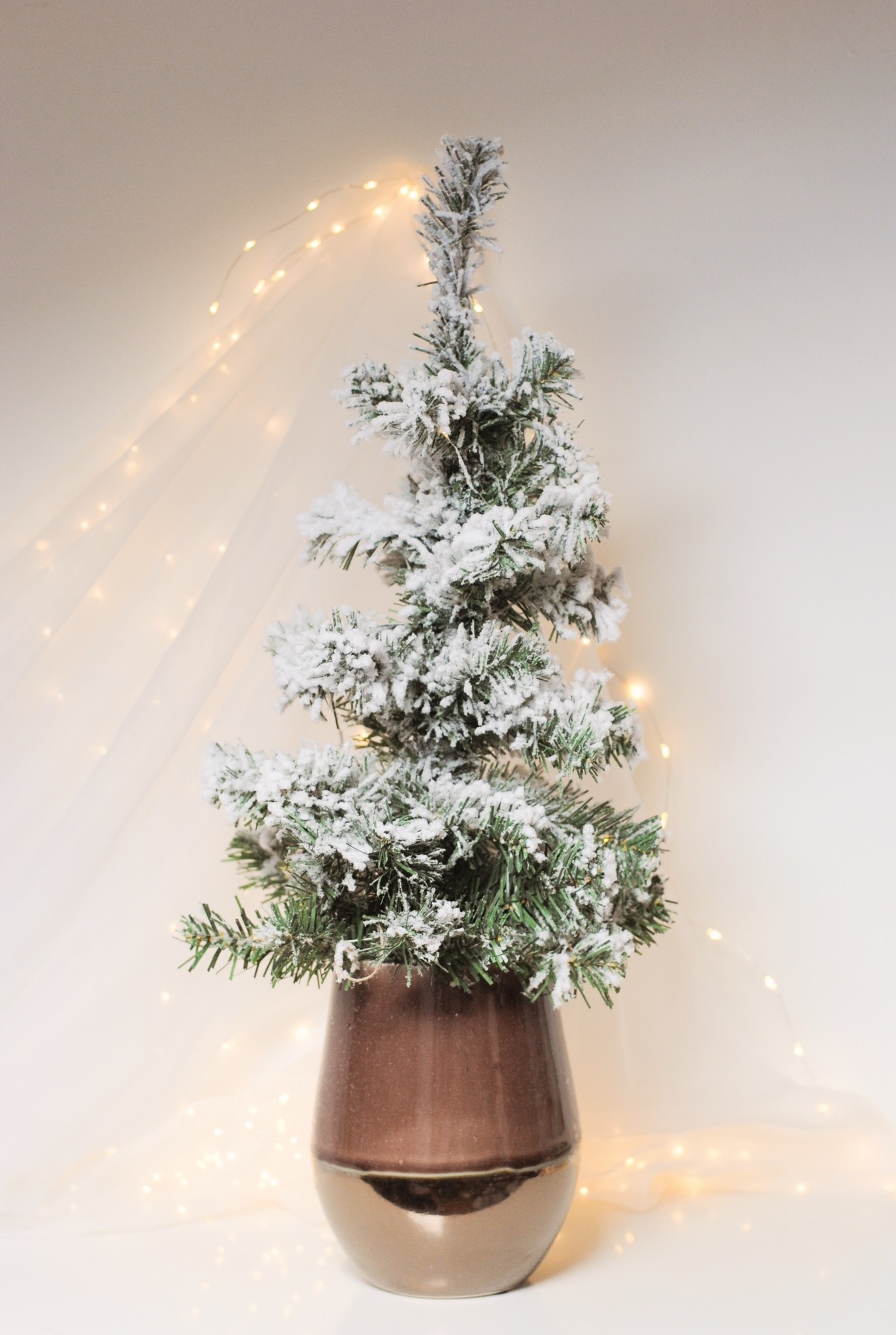SNOWY CHRISTMAS TREE (60cm) WITH LIGHT Beauty & Bobs