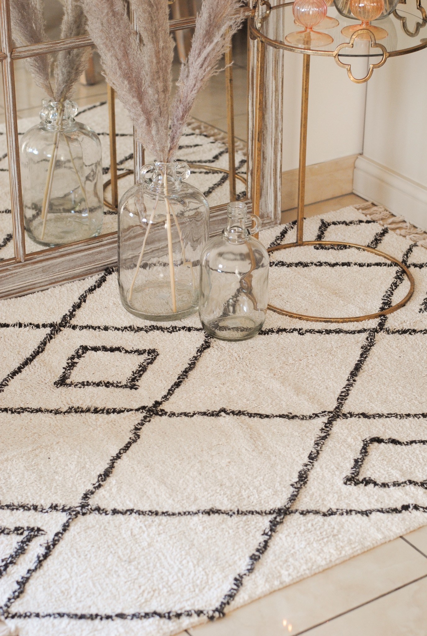 LARGE DIAMOND TUFTED RUG (130cmx90cm)