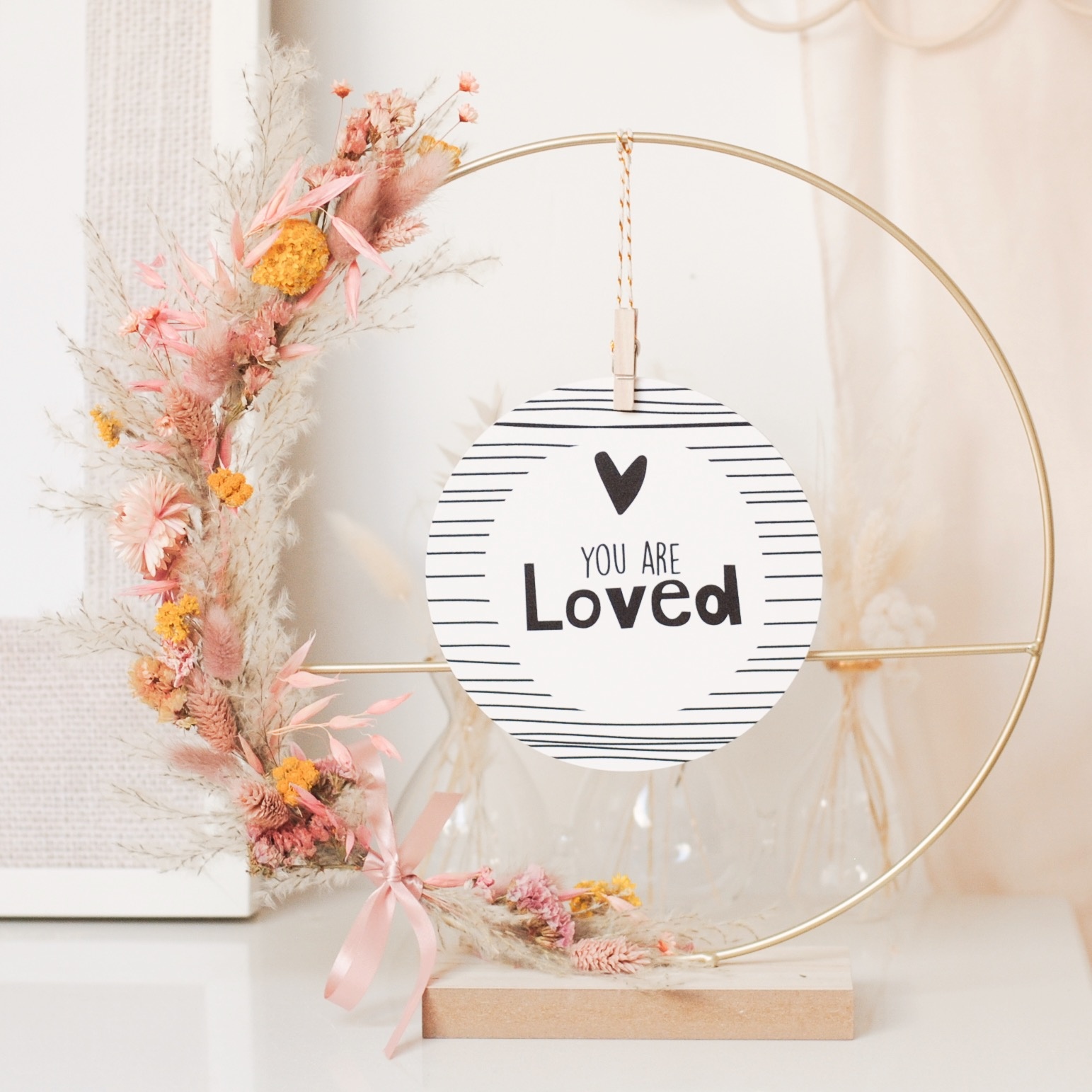 FLOWER WREATH MET YOU ARE LOVED WENSCIRKEL