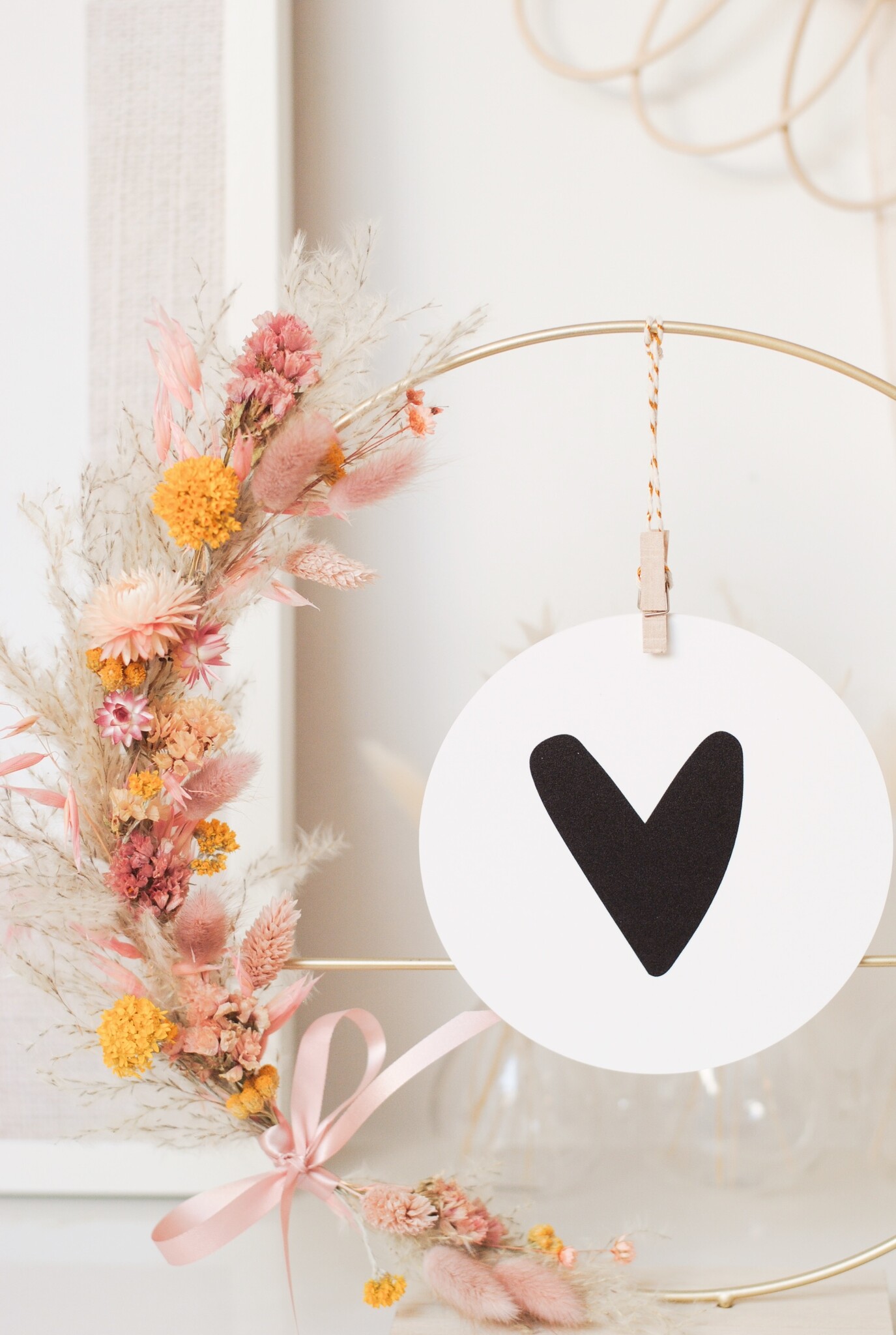 FLOWER WREATH MET YOU ARE LOVED WENSCIRKEL