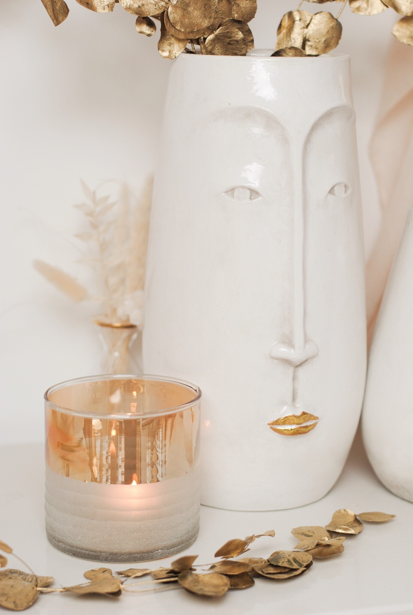 GOLD & MATTE I GLASS TEALIGHT HOLDER