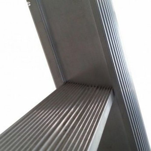 Eurostairs Eurostairs Reform ladder driedelig uitgebogen 3x12 sporten + gevelrollen Eurostairs Eurostairs Reform ladder driedelig uitgebogen 3x12 sporten + gevelrollen