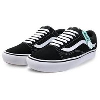 Vans® Comfycush Old Skool - Black/White