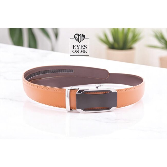 "EYES ON ME" LEDEREN RIEM zonder gaatjes, met automatische gesp ( model A015 )