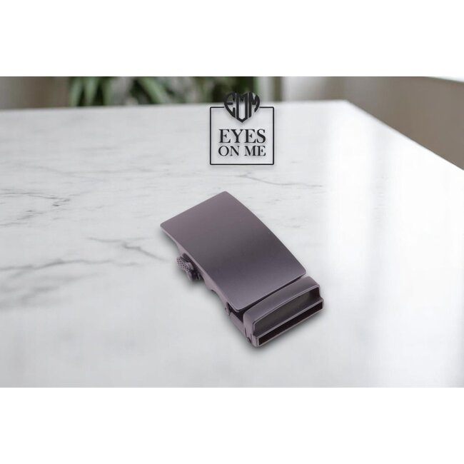 "EYES ON ME" LEDEREN RIEM zonder gaatjes, met automatische gesp (model 17)