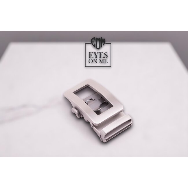 "EYES ON ME" LEDEREN RIEM zonder gaatjes, met automatische gesp (Model N062)