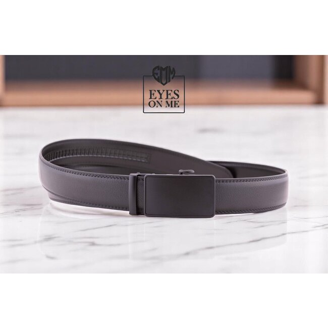 "EYES ON ME" LEDEREN RIEM zonder gaatjes, met automatische gesp (Model 78)