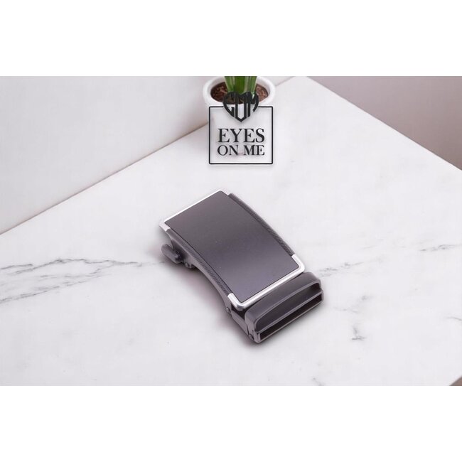 "EYES ON ME" LEDEREN RIEM zonder gaatjes, met automatische gesp (Model N159)