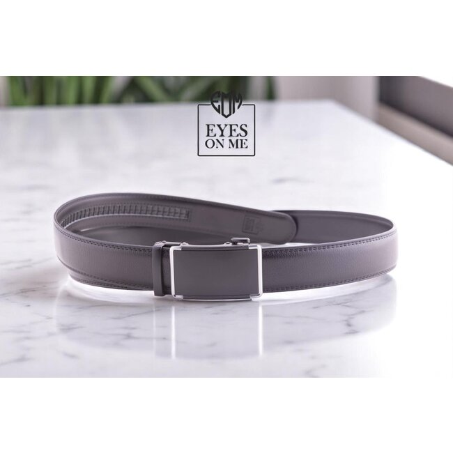 "EYES ON ME" LEDEREN RIEM zonder gaatjes, met automatische gesp (Model N159)